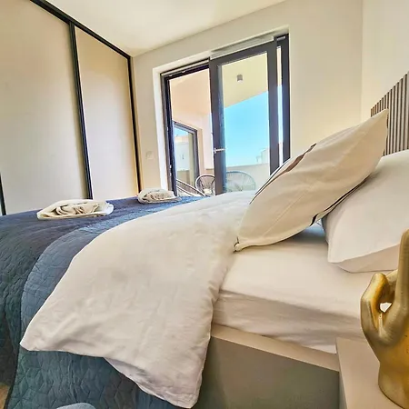 Modern Cityscape * Zara