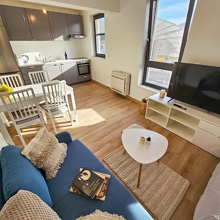 Modern Cityscape Apartment *