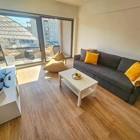 Modern Cityscape Apartment *